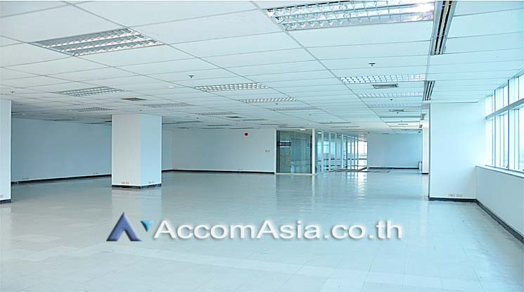 4  Office Space For Rent in Silom ,Bangkok BTS Surasak at Vorawat Building AA10945